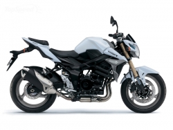 SUZUKI GSR 750